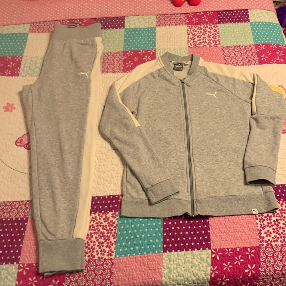 Size L PUMA Sweatsuit Jogging Workout Jacket and Pants in great condition